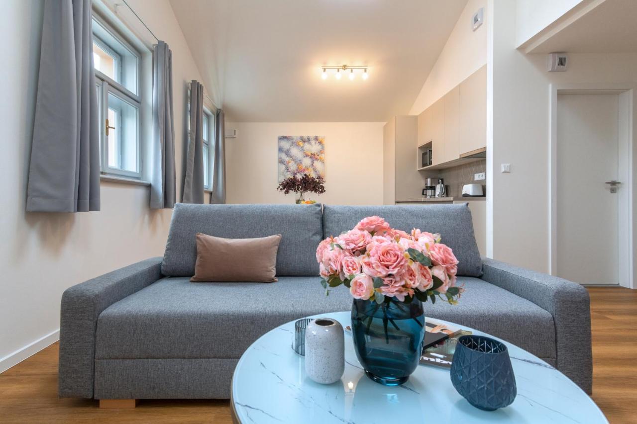 Hidden Art Boutique Residence By Dwellfort Prága Kültér fotó