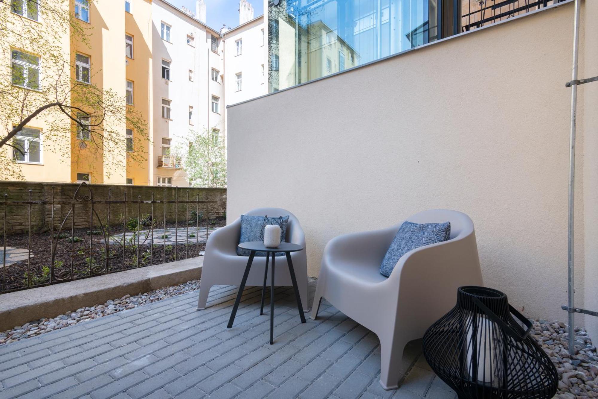 Hidden Art Boutique Residence By Dwellfort Prága Kültér fotó