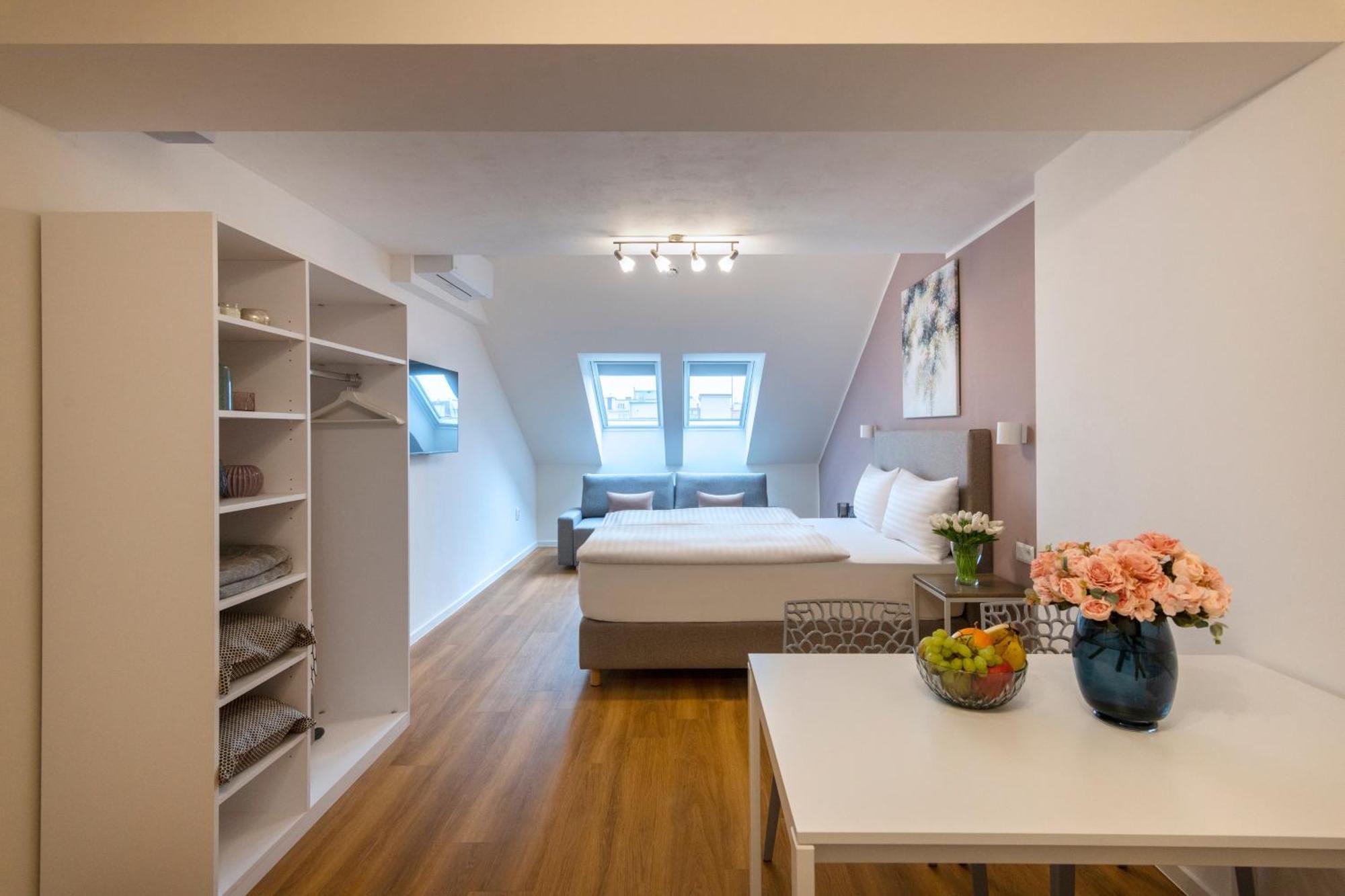 Hidden Art Boutique Residence By Dwellfort Prága Kültér fotó